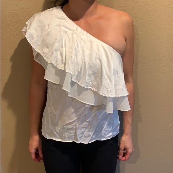 Willow & Clay Tops - 🆕 Willow & Clay: One-Shoulder White Top